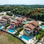 度假居 In Mit Privatem Pool By Interhome 班约勒