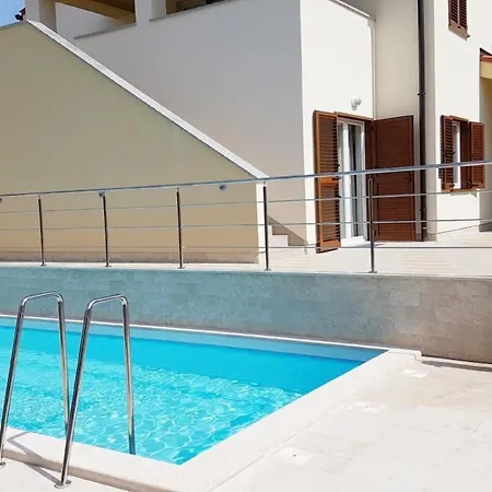 In Mit Privatem Pool By Interhome Casa vacanze