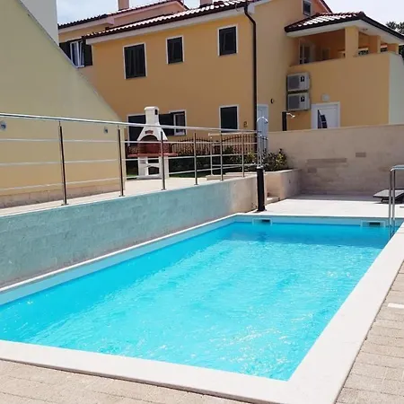 In Mit Privatem Pool By Interhome *