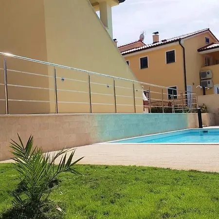 In Mit Privatem Pool By Interhome Casa vacanze *