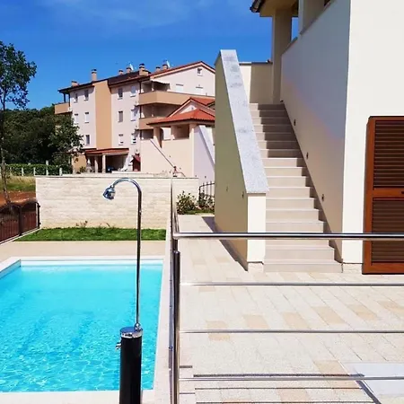 In Mit Privatem Pool By Interhome *